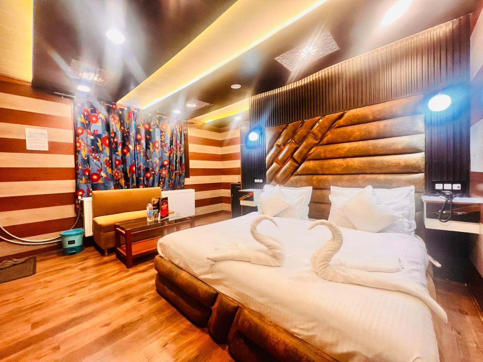 Pine View Resort Gulmarg Exterior foto