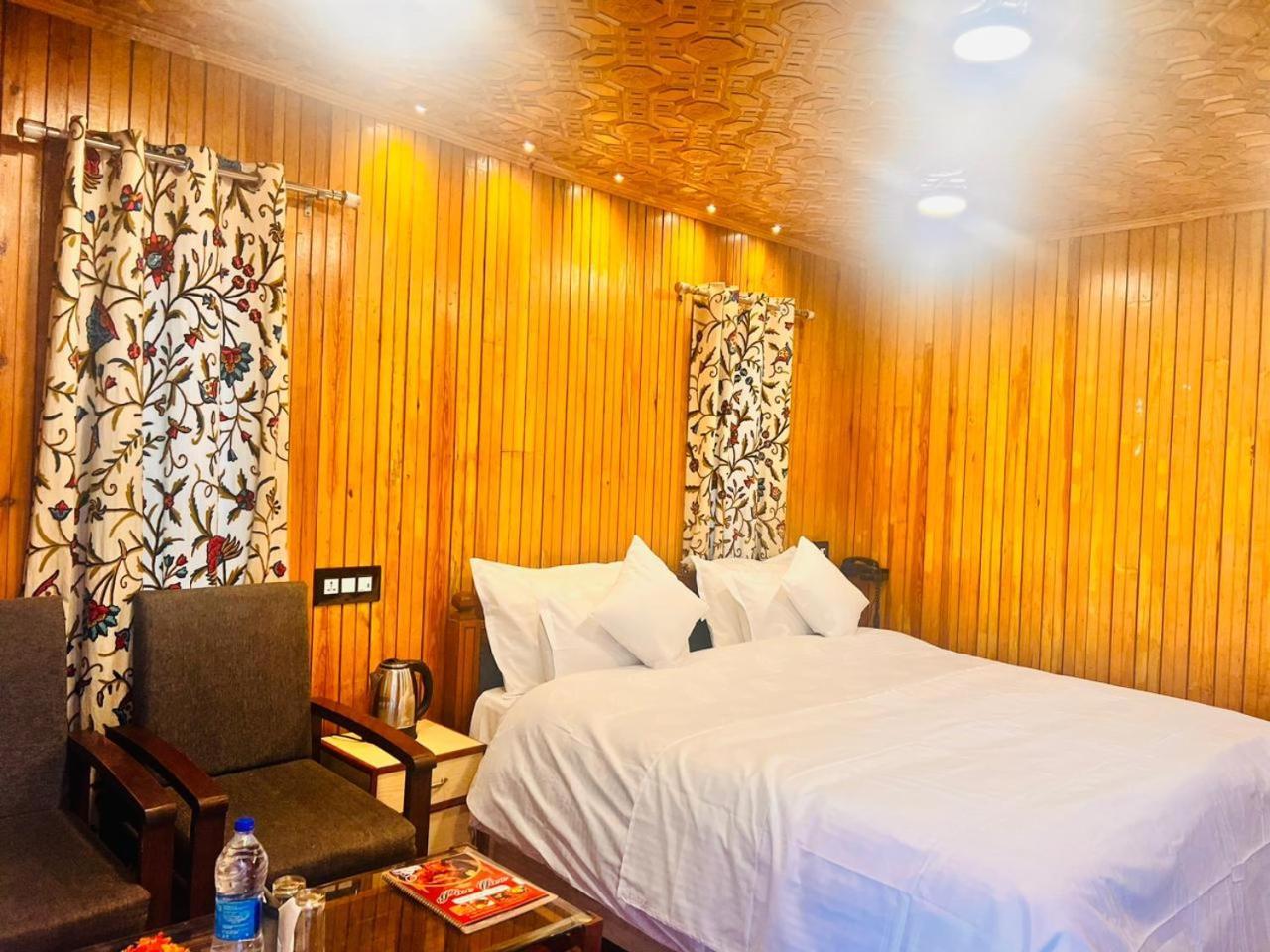 Pine View Resort Gulmarg Exterior foto