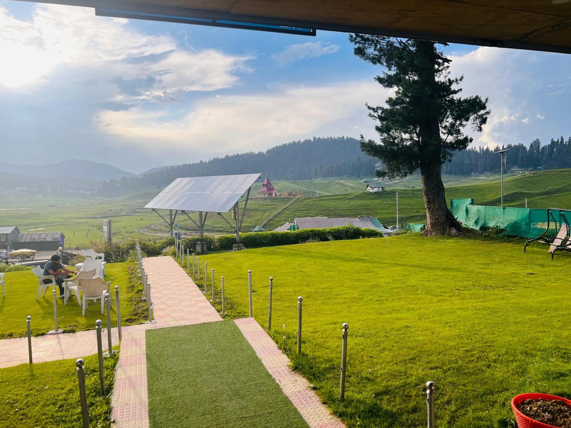 Pine View Resort Gulmarg Exterior foto