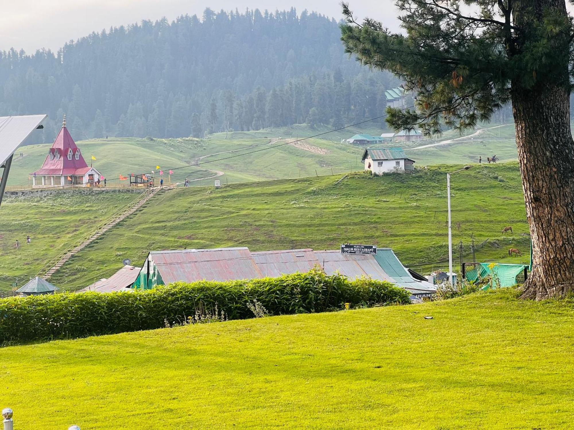 Pine View Resort Gulmarg Exterior foto