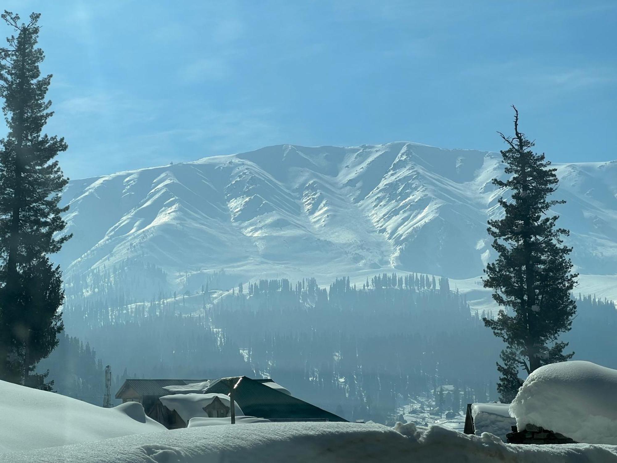 Pine View Resort Gulmarg Exterior foto